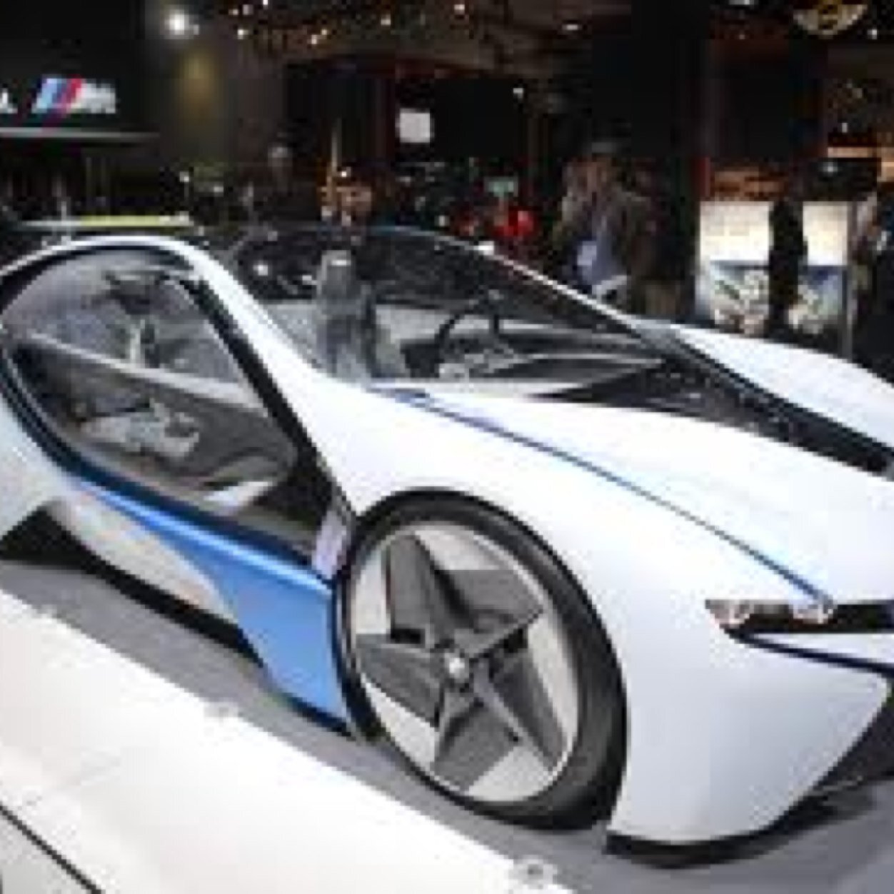 年収200万円でも 定価の3分の1で高級外車を手に入れる 『7つの裏法則』！！！
【3日間限定・無料PDFプレゼント】
http://t.co/yI5fCrSCD8