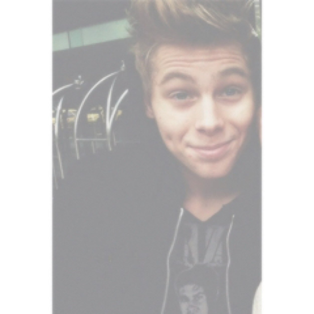 follow @paynoxhemmo bc ily :-)