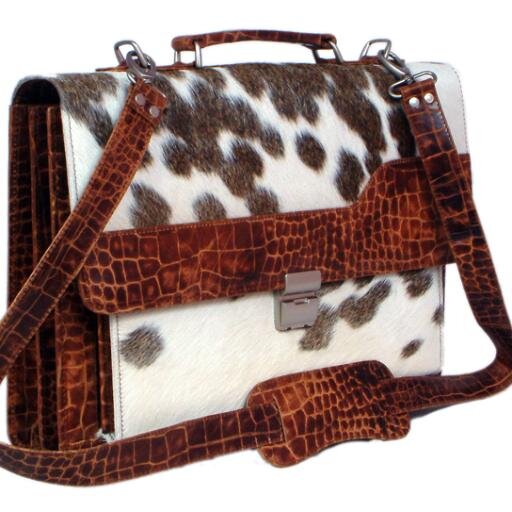Celestial Leather Limited fuses the quality of Pakistan leather and crafting techniques with European style, elegance and need.