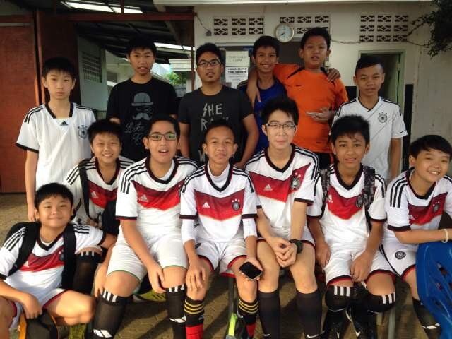 Akun yang ini di unfollow aja follow yang @_Dimas77_ trims :)
