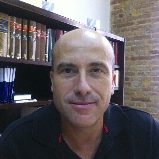 Comunicación y Marketing en EMT Valencia. Coordinador clubs de lectura de El Corte Inglés en Valencia y Castellón. 25 años de periodismo en Canal 9 RTVV.