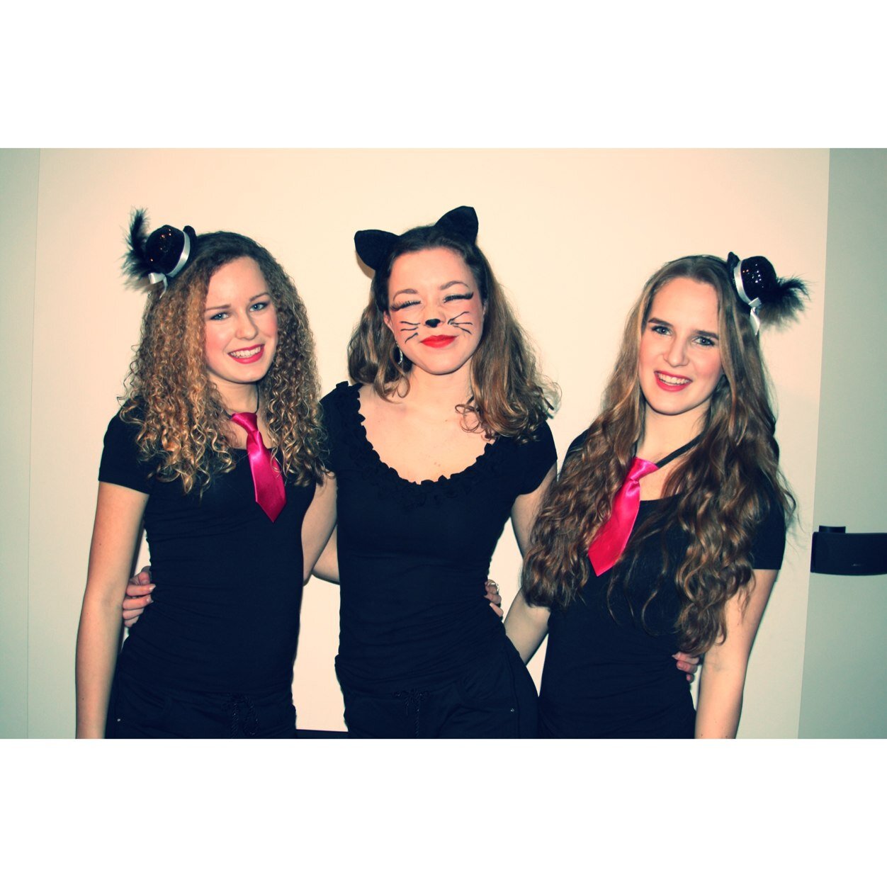Tess is het liefste meisje op de wereld! En haar vriendinnetjes houden van haar! KusRenee