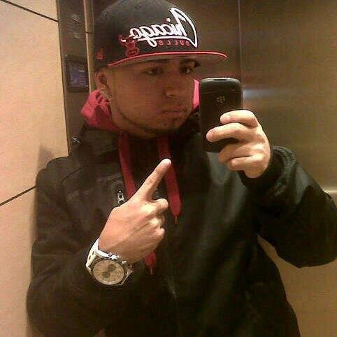 Cuidao n kien confías y cuents tus problemas, no tods ls q sonríen son ts amigos,cuando dicn q has cambiado, es xq has dejado d actuar cmo ellos kieren q actúes