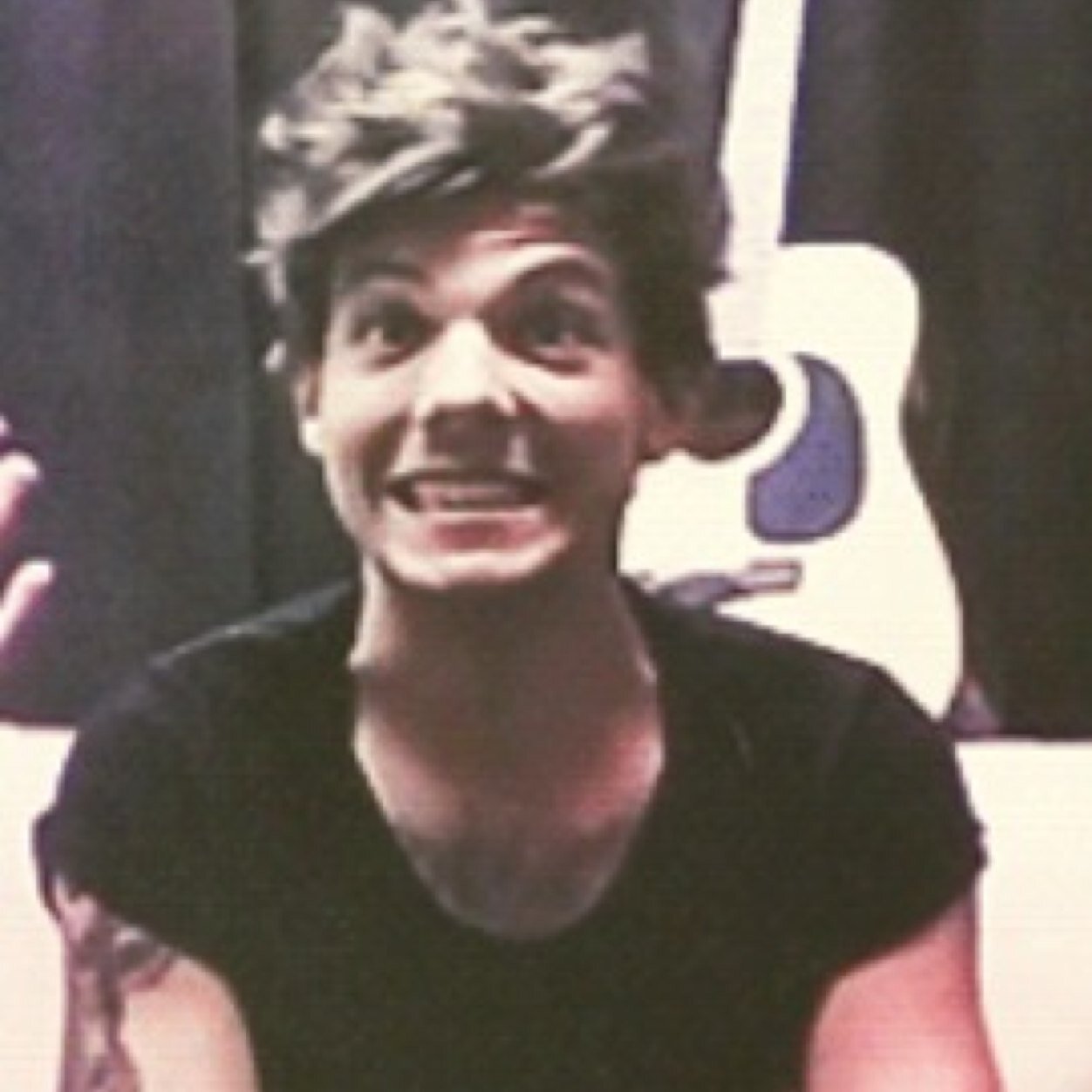 ♡ Hey i just gave you a free follow so please go follow @DURNKONLARRY ♡