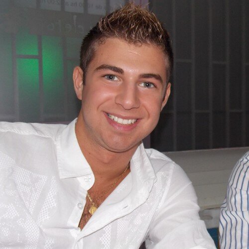 Ya nada será igual... Cantante / Estudiante de Ciencias Económicas /