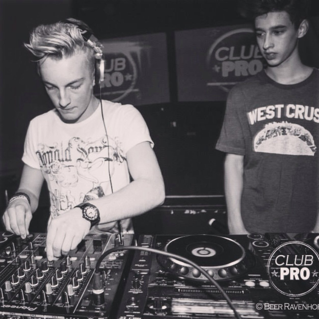 #CrewMusic #LoveMusic #THUMBSUP #TeamIndo #Dexpedition #TheWhitestBoyAlive