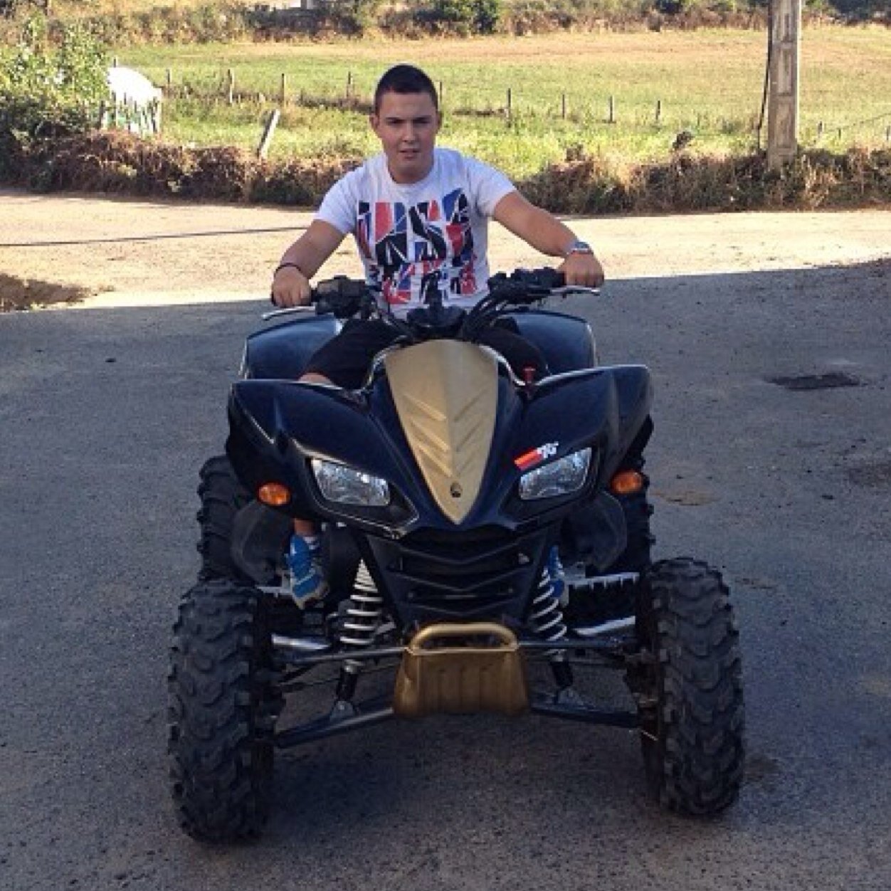 Apasionado al mundo de los rallys.Me encantas los coches el mundo del motor soy maquinero 100% soy muy amigo de mis amigo y soy enemigo de mis enemigos
