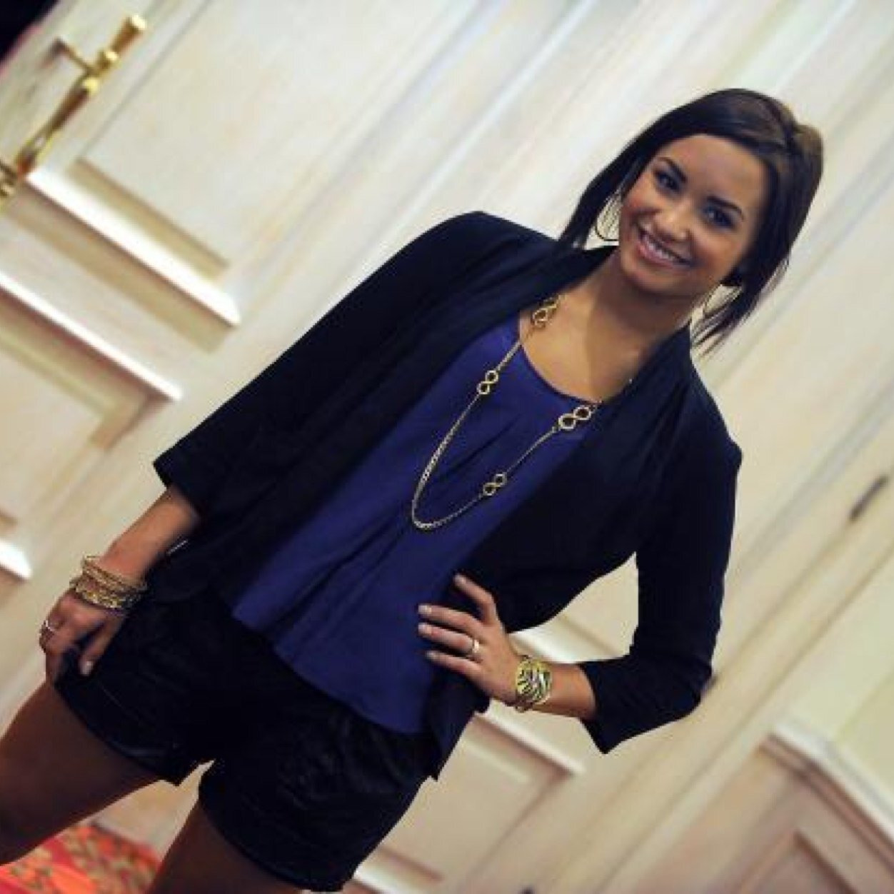 My official and new twitter account is @tellalovato and I'm not gonna tweet her any more.