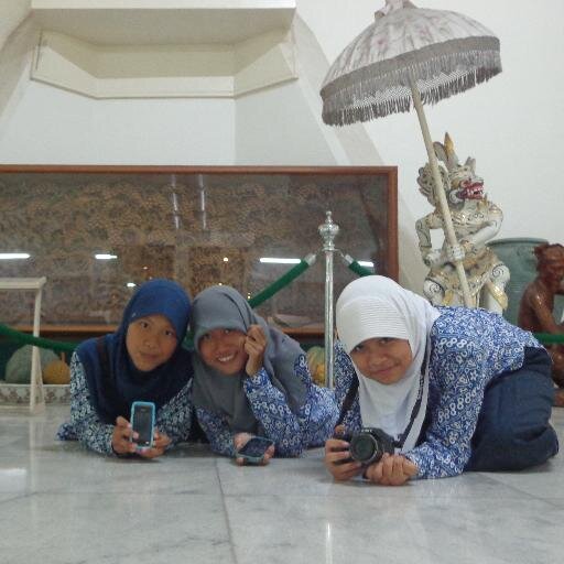 24 April 2000..SMP N 2 Sentolo..Kulon Progo Yogyakarta..pengen jadi guru atau pengusaha..nge-fans sama CJR (COMATE)..pengen tatap mukaa sama personil CJR trus f