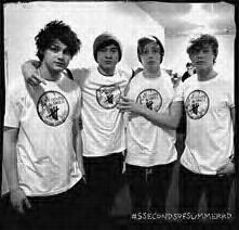 5sosahtonirwin's profile picture. Follow me I folllow back @5sosahtonirwin