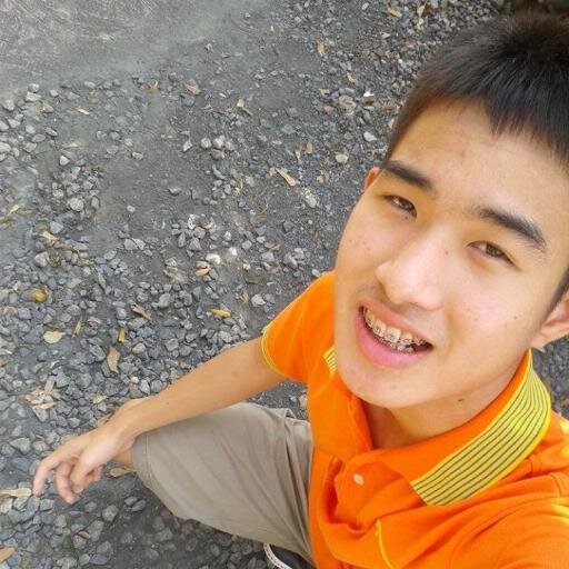 ชือโอม ครับ 
แพ้เป็นเพียงถ่าน ผ่านจึงเป็นเพชร