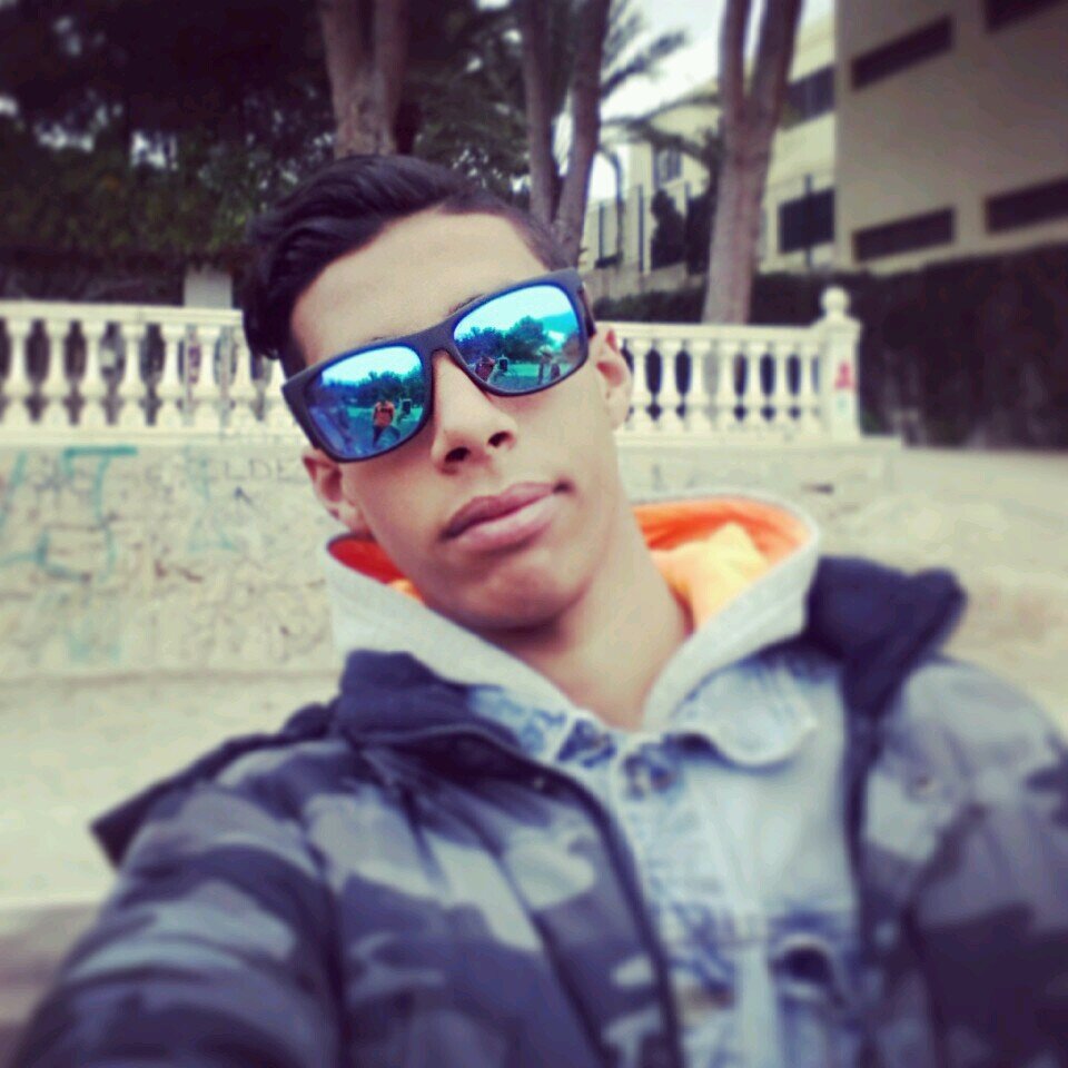 AzzedineFbs's profile picture. 