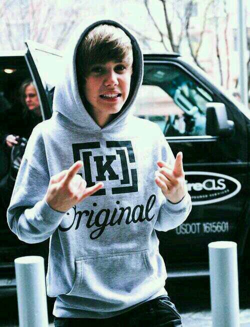 [{Don't you worry, cause everything's gonna be alright}] /16/3/13/ Let's go What' up barcelona! #BelieberForever #Kidrauhl. #BelieveMOVIE(20-12-13)