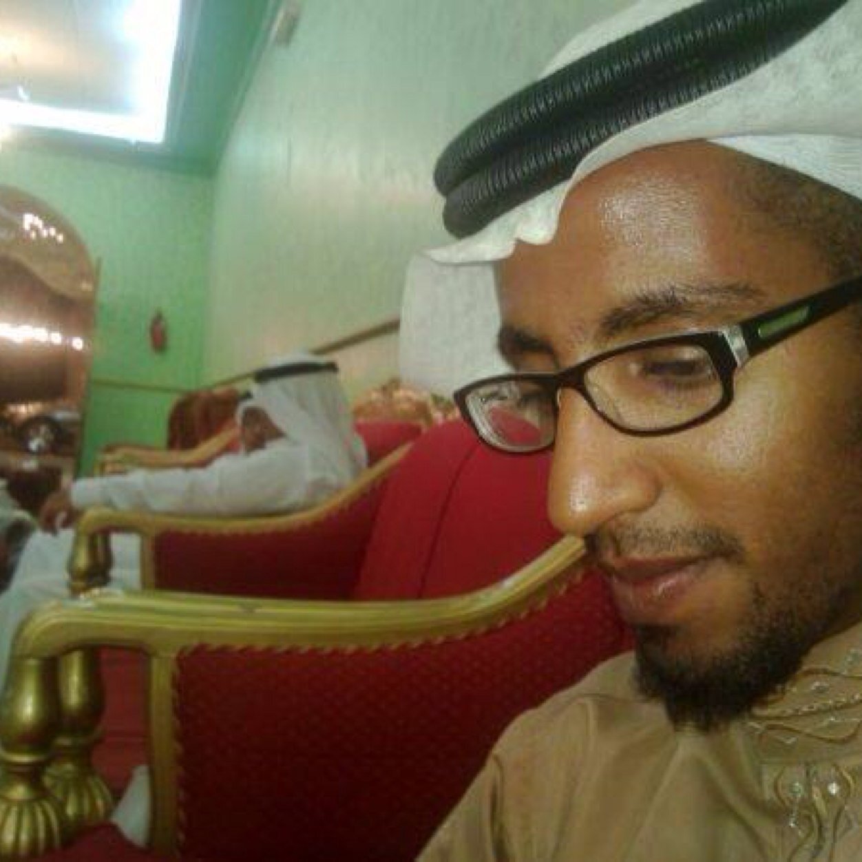 احب مخالطة من اختلف معهم والتزود منهم بالمعرفة لان الاختلاف نعمة في كل شيء بينما يراه الجاهل نقمة.