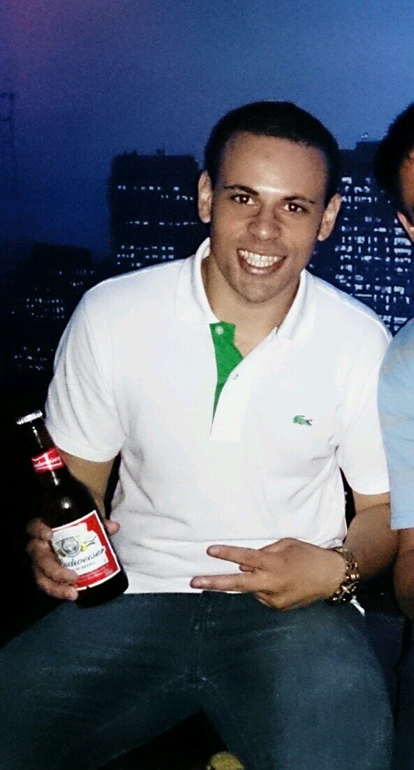 suburbano nato, com muito orgulho, que mostra num sorriso o clima de suburbio ♪ Garoto maroto & Abençoado por Deus ! ♥