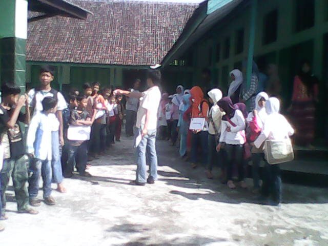 TPA MDL (Madrasah Diniyah Logantung) adalah sebuah taman pendidikan al-qur'an yang aktif, bermanfaat dan insyaallah berkah.. aamiin.. :)