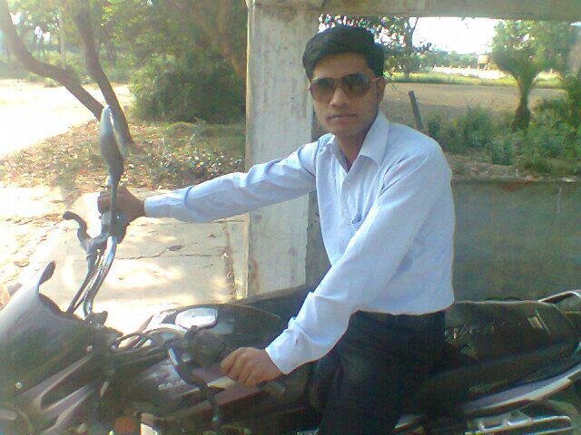 Software Engineer,            i like to introduce myself in front of new persons............