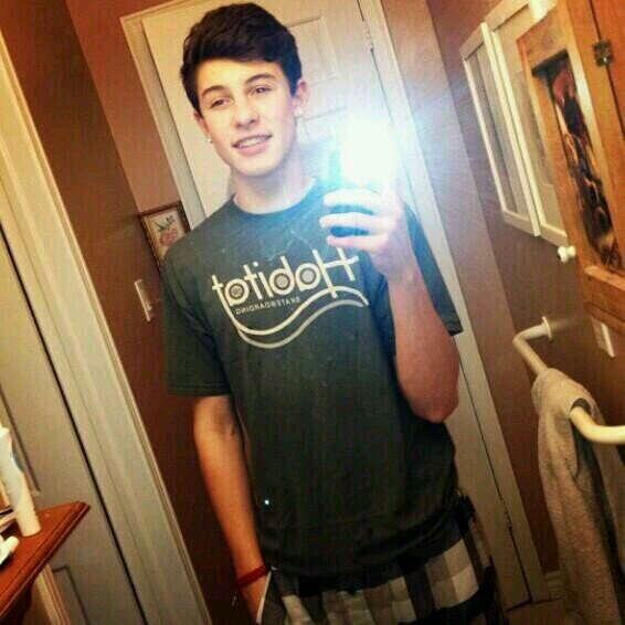 Free follow but don't follow back! Please follow @swegcarpenter_ please
