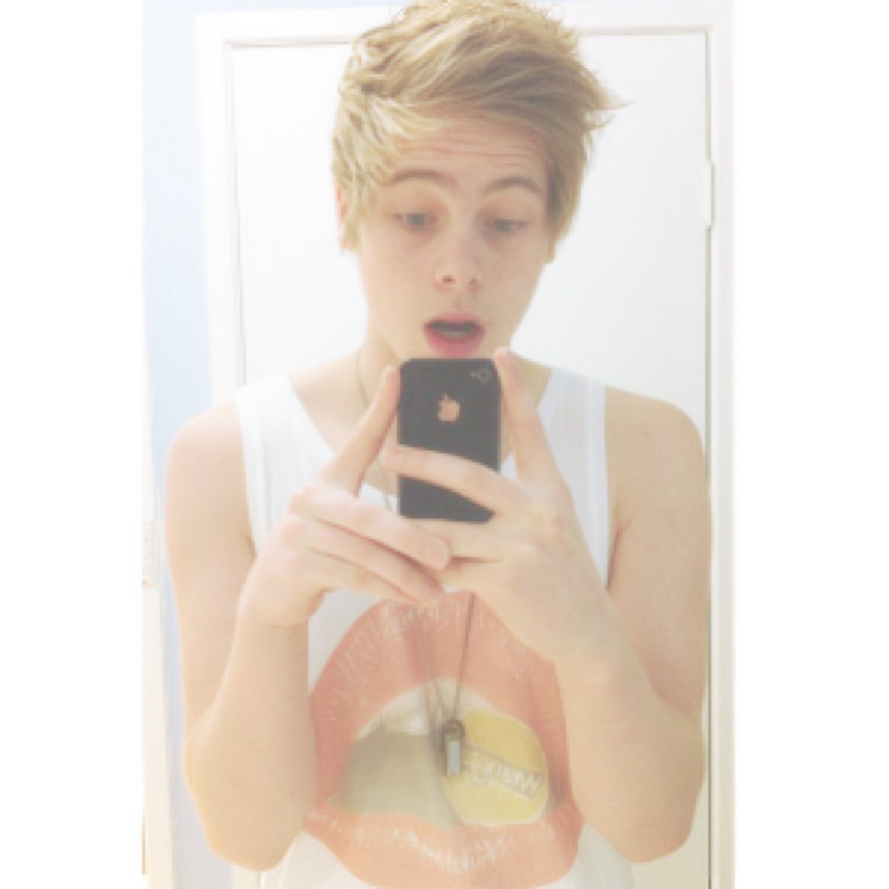 follow @peculiarziam please? :)