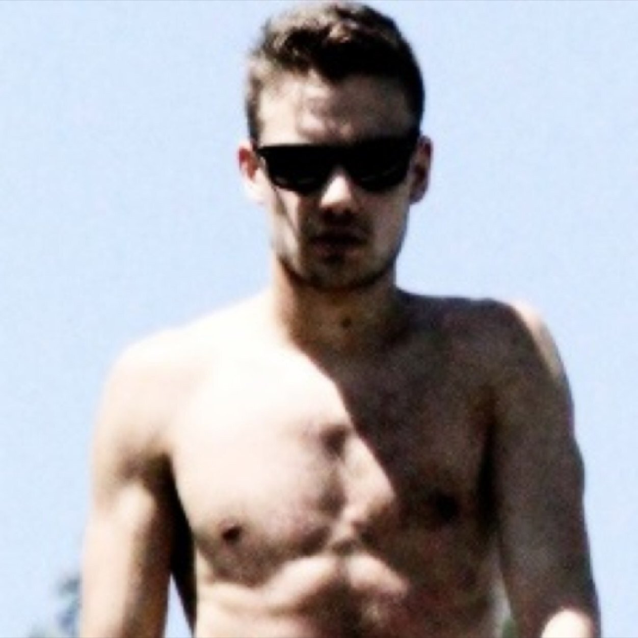 Hi! I just gave you a free follow so could you please follow @tomlinsontoast ! Thanks :)