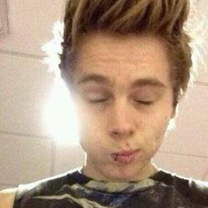 ¥¥¥¥¥¥¥¥CALUM FOLLOW ME¥¥¥¥¥¥¥¥