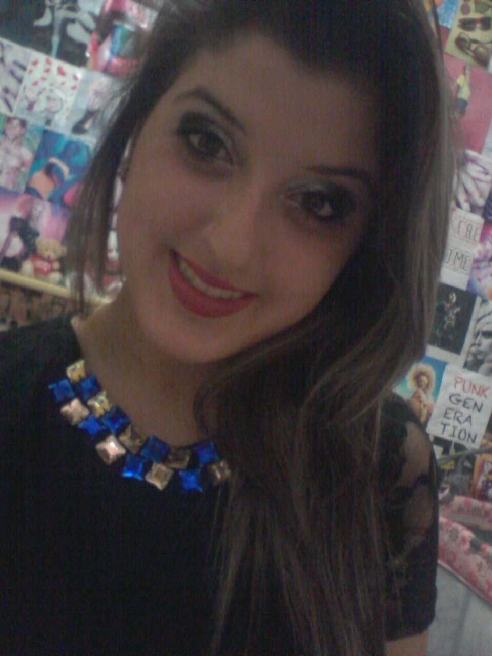 sou complicada , chata , as vezes querida as vezes dificil de entender .