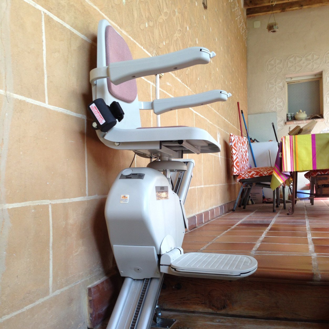 Nuestra dedicacion se basa en instalar,reparar y mantener toda clase de puertas automaticas, y sistemas de salvaescaleras para minusvalidos