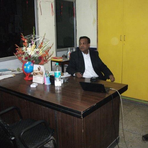 Pass out fr Aligarh University,Living in Delhi.Doing Advertising,Brand Lauching and Shop Branding in India