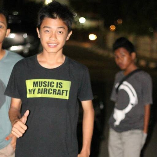 Follow yee, ntar di follback :D :v *benerin sarung*||Teruss mengejar Mimpi , walau mimpi itu Sulit untuk di kejar.. Semangat!! ||  https://t.co/mDVnOT3N53