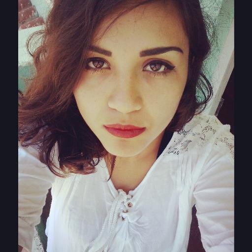 Soy ella siendo Driades, amante de la luna y sus misterios y enemiga del tiempo de los relojes. Fascinada por la Sociología y locamente enamorada del Heros.