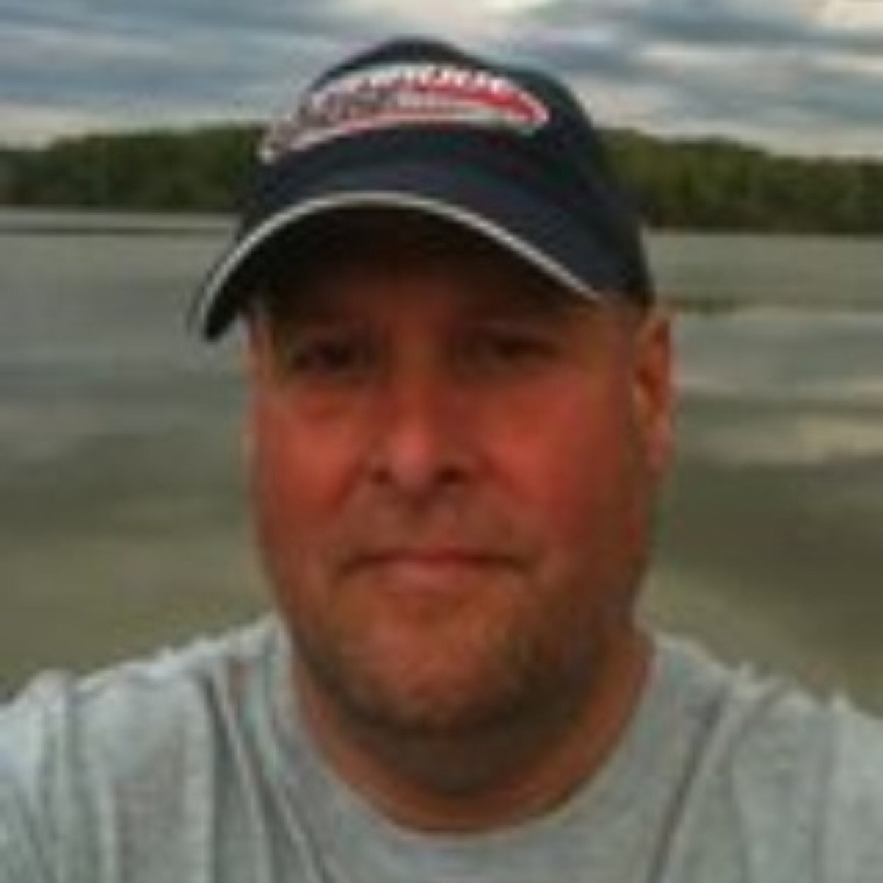 ozarkrvr32's profile picture. 