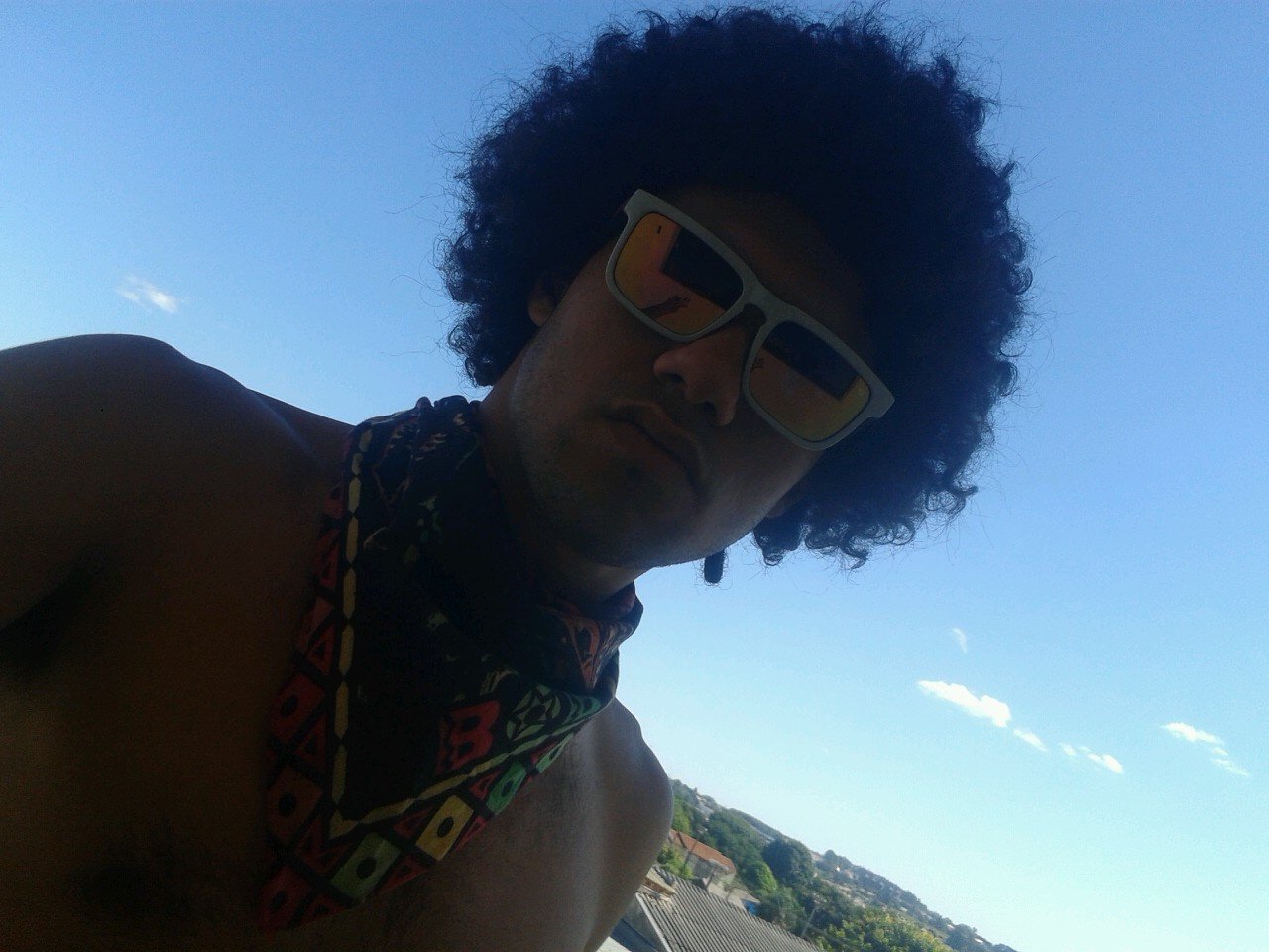 As vezes me sinto Assim, Meus pés em terra firme e a mente em outra dimensão !  Viva a Psicodelia ॐ P.L.U.R. ॐ