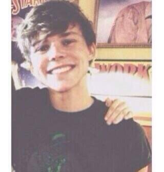 free follow from @florxlluke bc ily lots