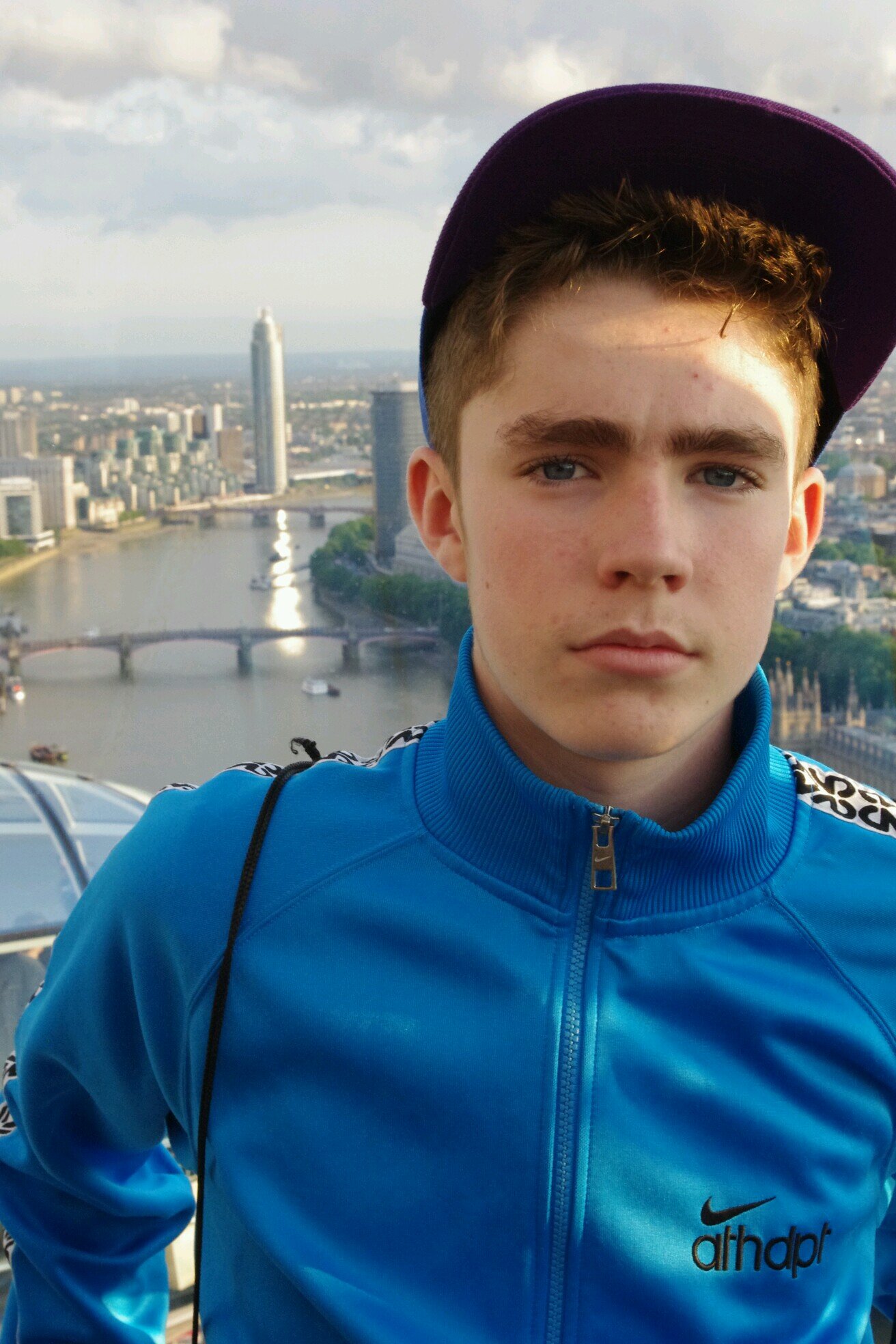 xChEEtOh's profile picture. Vivo en Madrid!!                                                                       No daré más información xDD