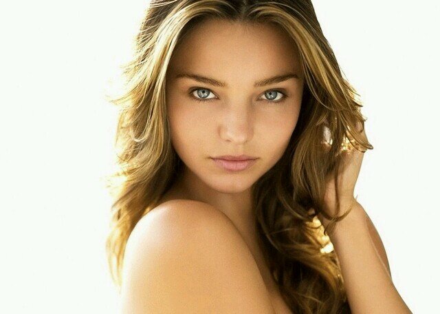 Age 19, College Girl,  Party girl. Come and talk. (LabRatsRP/Taken by the sexy @superfastbreepr 3-1-2014) #GladIFoundYouBabe #LoveYouForeverMiVida