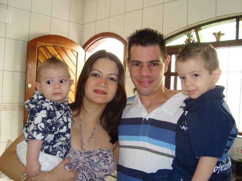AMO MINHA FAMÍLIA A VIDA E AMIGOS.