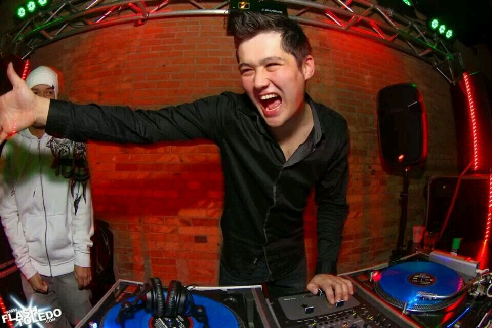 Official page of DJ Manny Mix! 
92.5KissFM Toledo & 104.5WSNX Grand Rapids.  WMC 2012 Spinoff Champion in Miami, FL