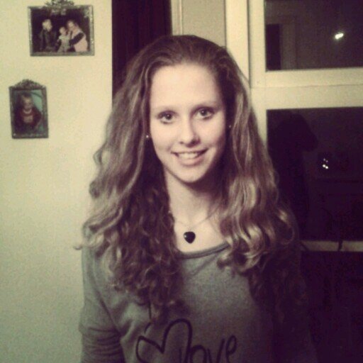 Singing is my life, Singing is my heart. I can say anything in my words without the word by telling, Nobody feels a simple word, as it intended♥