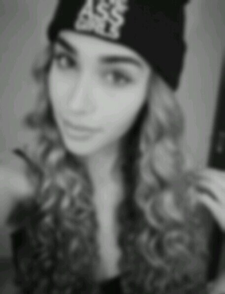 Helen Sanchez. || 18teen. || Single || Niall ||