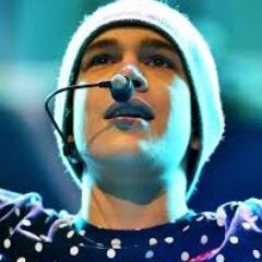 I love Cody, Austin, 5SOS, Shawn, Why Don't We And The Vamps. Austin Mahone follows :D 143 ♥