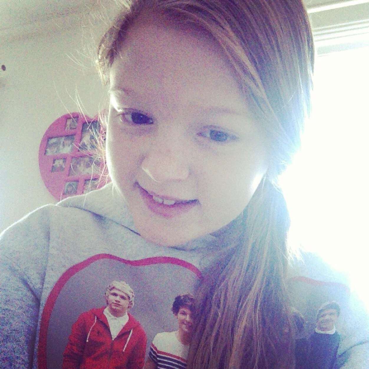 Hi! I am one of onedirections no.1 fans!! Xx i love you loooaaaddss harry stylesxx im 10 yrs old and if u follow me everyone i will follow u! ☺️❤️