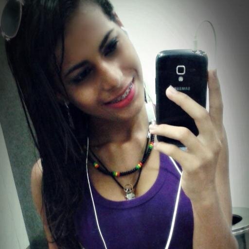 Corinthiana. 14 anos.. Morena, baixinha.. Amo meu namorado, e brigadeiro tambem.. :3