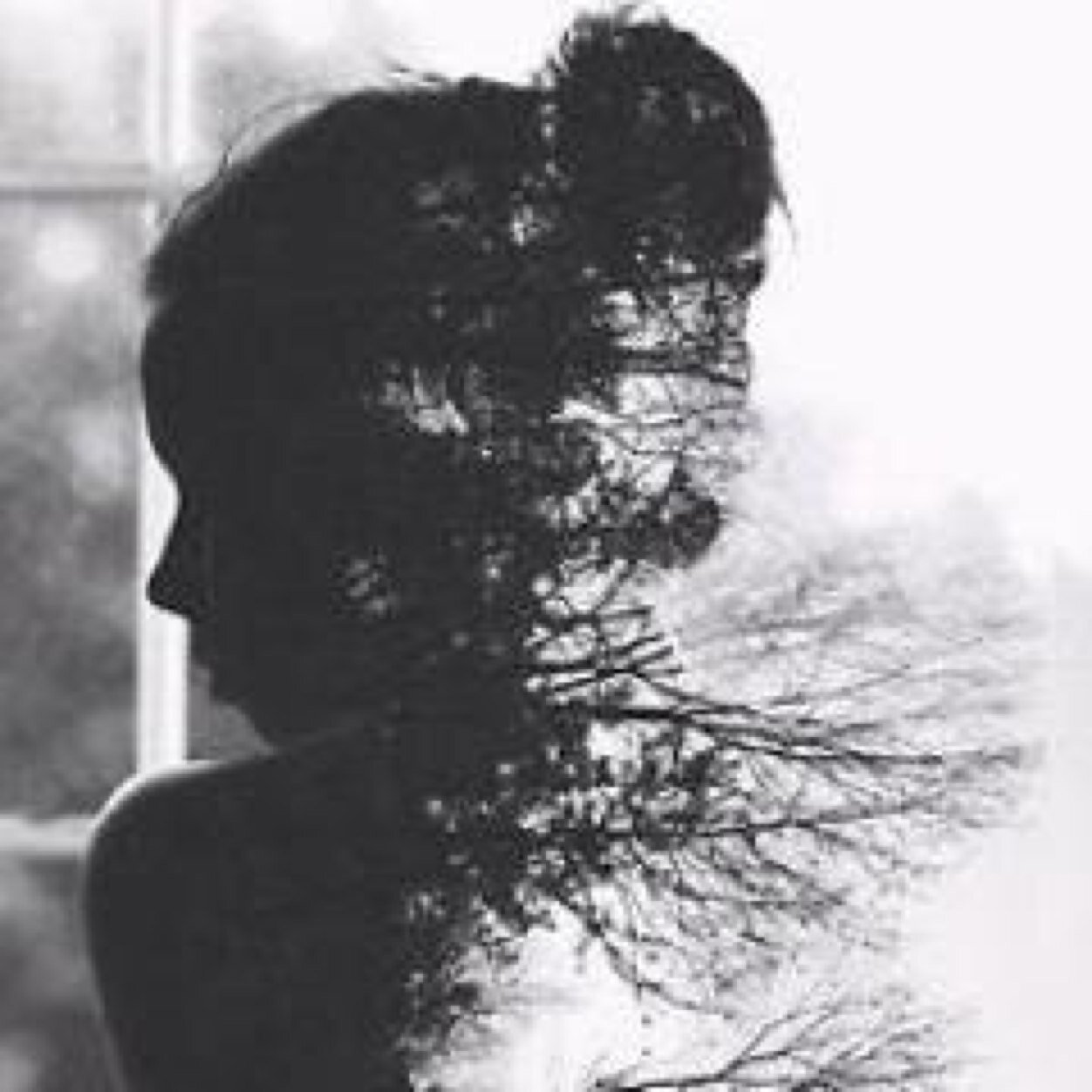Dicen que si le dices algo a alguien mientras duerme, tus palabras se quedan en su subconsciente. 'Quédate', susurré. No perdía nada con intentarlo.