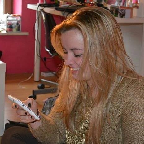 Helooooooo! je m'appelle manon ,j'ai 16 ans,je vient de belgique et je suis directioner :)  Snapchat : manioncochon :*