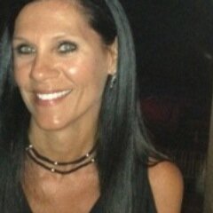formulator of organic face and body products, certified nutritionist, herbalist and wellness coach, owner of the SKIN store.