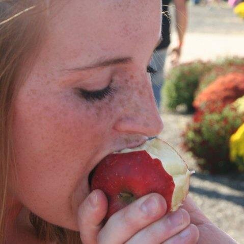 Ali_LittleFoot's profile picture. Photographer, event planner, organizer, and lover of all things antique.