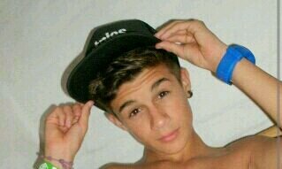 Otro niño martinista. ECDL tiene eso que tu no tenias~ Si no te gusta, no mires. A. @_danielmartin_ grande? GRANDE NO, GIGANTE!