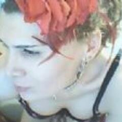 selam adım ece sakarya çarkcadesınde oturuyorum travestiyım. 0546 478 54 07