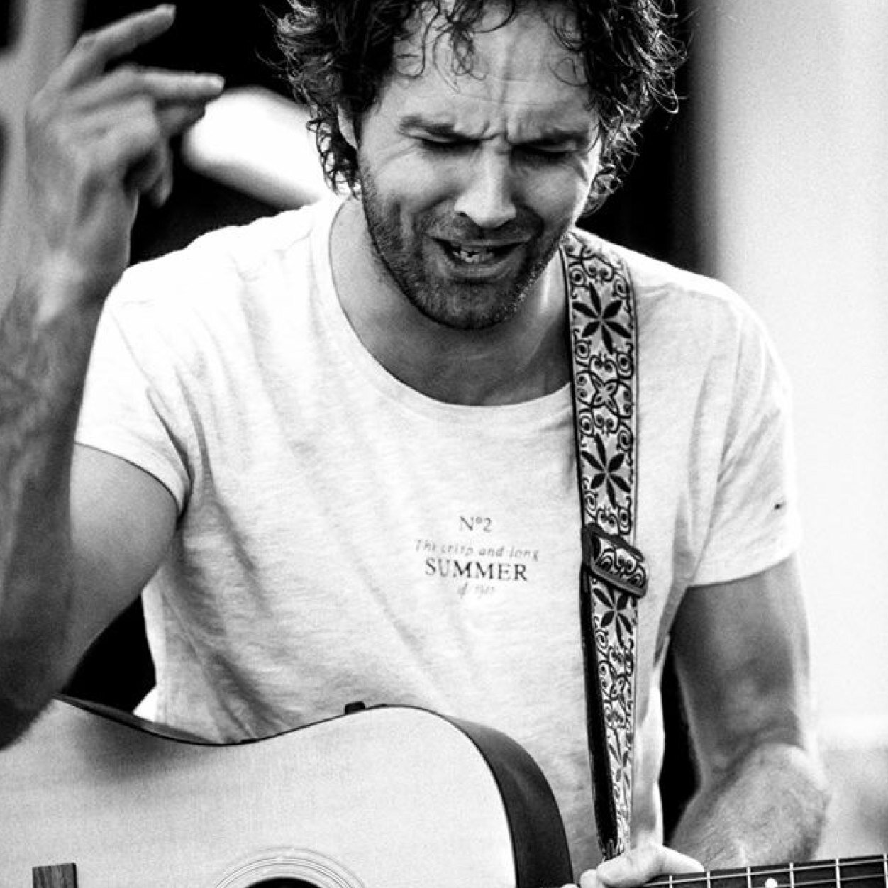 Singer/songwriter/Actor https://t.co/CzzjkkHalD https://t.co/JEzlklhexE