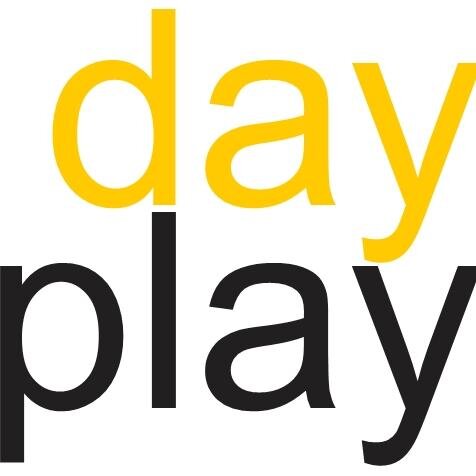 Pessoas apaixonadas por tecnologia, que dão ideias, soluções práticas e criativas, para sua empresa utilizar digital signage e menu board. Esta é a dayplay.